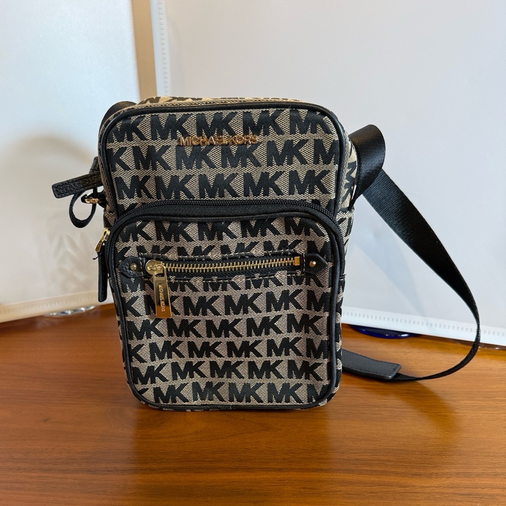 X'NICE! MICHAEL KORS Jacquard Black/Khaki Bedford Flight Crossbody Purse Bag